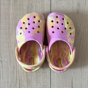 CROCS Kids Pink & Yellow Tie-Dye Clogs